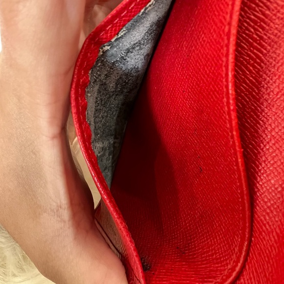 Louis Vuitton - Picture 9 of 17